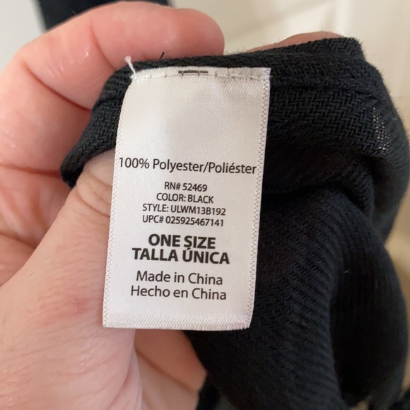 Black woven scarf with tassels - Picture 4 of 5